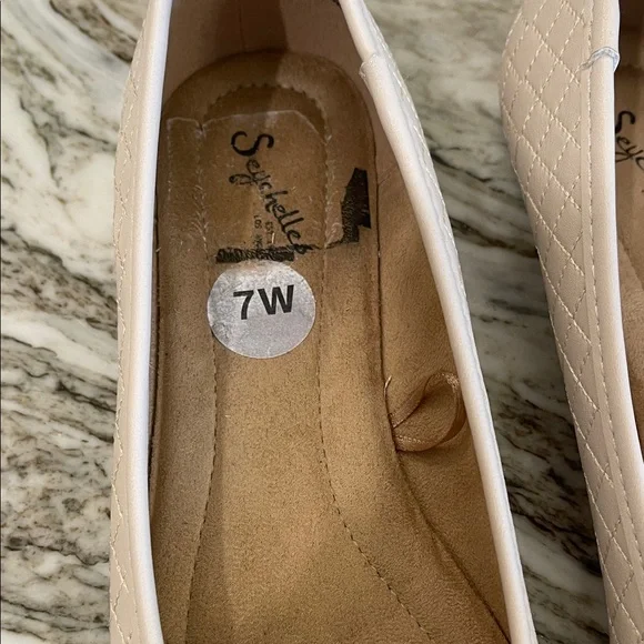 Seychelles Women's Quilted Cream Flats - Picture 3 of 10